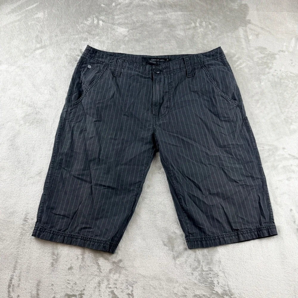 Calvin Klein Jeans Men's‎ Gray Pinstripe Flat Front Casual Chino Shorts Size 32